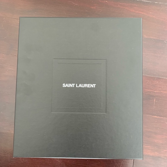 In mint condition, worn 1-2 times. I’m original Box with everything in it!! - Picture 2 of 10